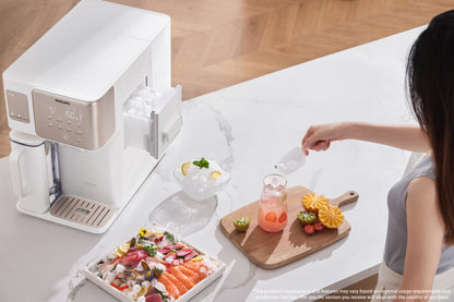 Philips Reverse Osmosis Water Purification Station. Produces purified ice cubes.